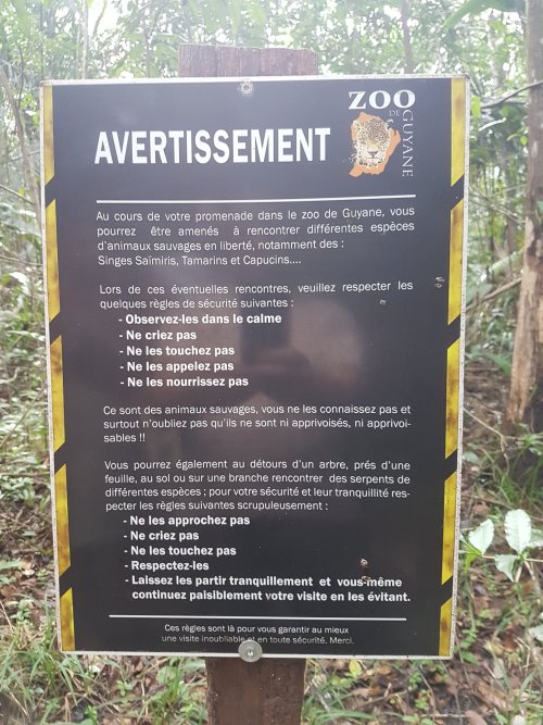 au Zoo de Cayenne - Avertissement de l'entrée...